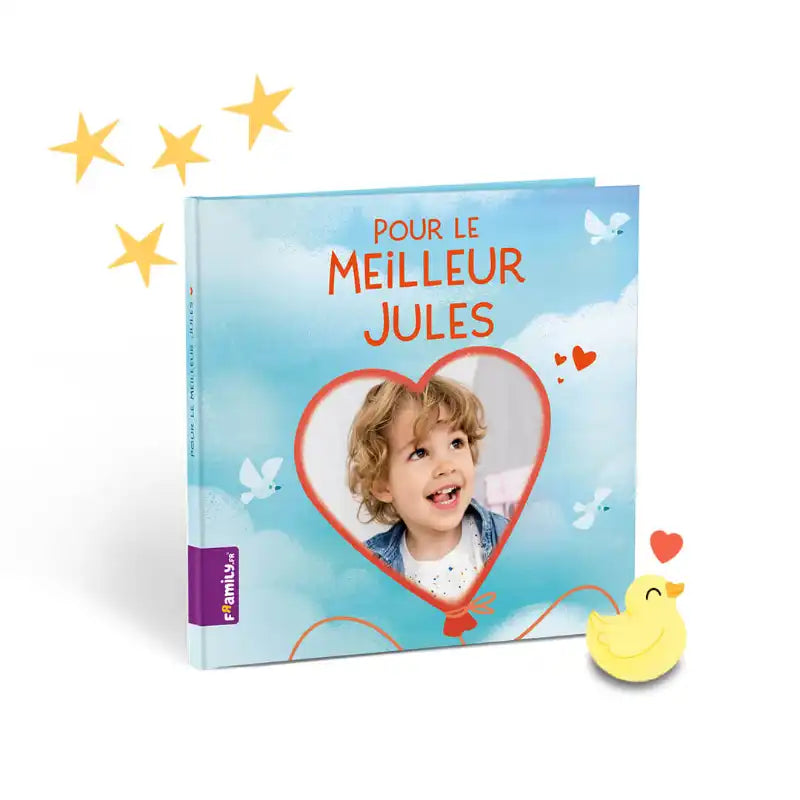 « Pour le meilleur enfant du monde » de Framily est un livre pour enfants personnalisé avec une montgolfière rouge, un enfant souriant, des oiseaux blancs et un ciel bleu - un cadeau unique pour le meilleur enfant.