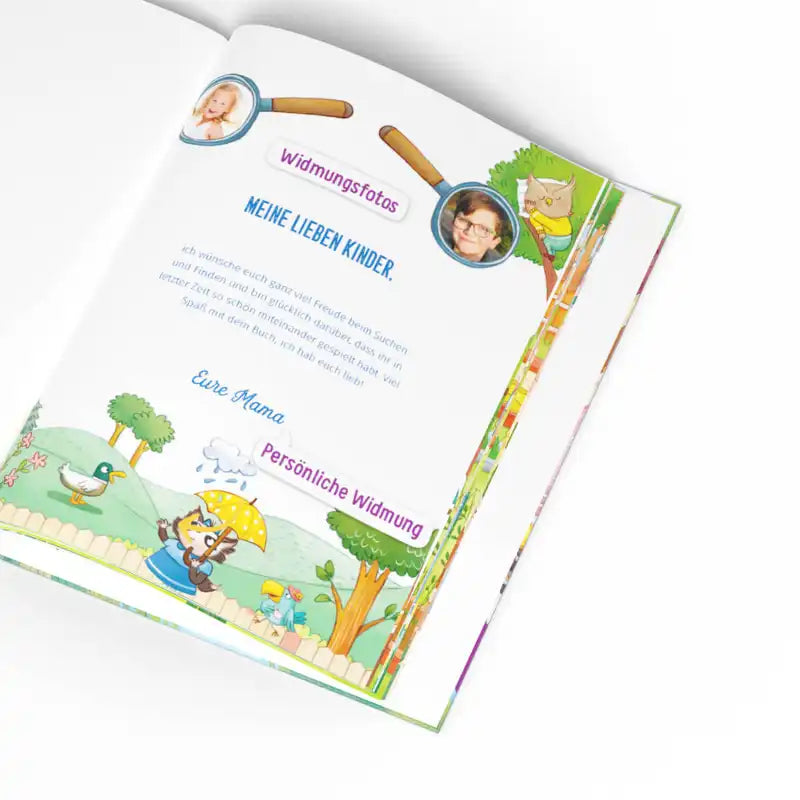 Aufgeschlagene Seite vom Wimmelbuch mit Persönlicher Widmung und Fotos